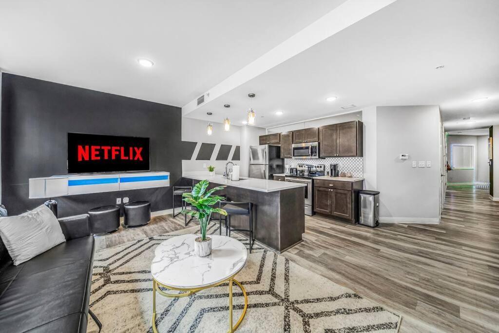 Апартаменты 2Br Unit With Game Machine With Pool And Gym Access-602 Кливленд Экстерьер фото
